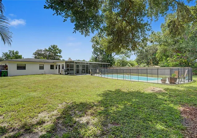 Photo 3 of Single family home for sale at 10246 N Valle Dr, Tampa, FL 33612 | MLS# TB8549197 | Listing updated on 2026-10-06