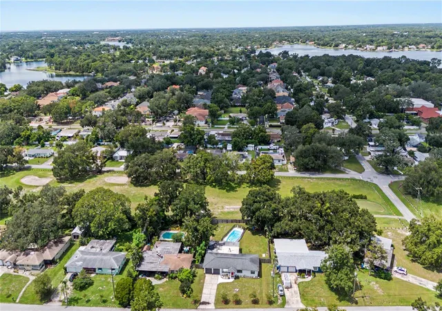 Photo 4 of Single family home for sale at 10246 N Valle Dr, Tampa, FL 33612 | MLS# TB8549197 | Listing updated on 2026-10-06