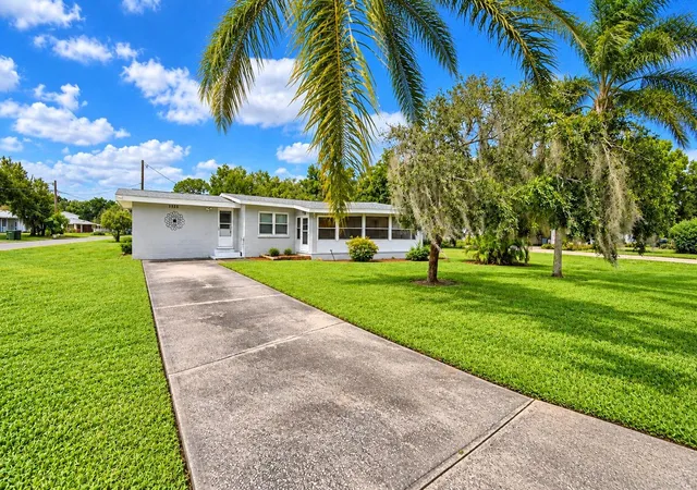 Photo 3 of Single family home for sale at 1325 Lake Shipp Dr N, Winter Haven, FL 33880 | MLS# P4939906 | Listing updated on 2026-10-10