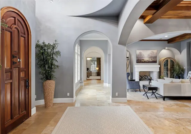Photo 3 of Single family home for sale at 9310 Isleworth Gdns Dr, Windermere, FL 34786 | MLS# O6442366 | Listing updated on 2026-10-28