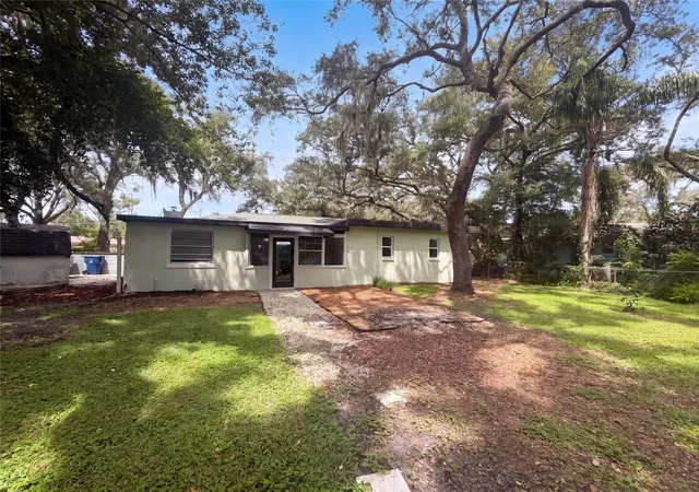 Photo 4 of Single family home for sale at 10806 W Elbow Dr, Tampa, FL 33612 | MLS# O6442369 | Listing updated on 2026-09-21