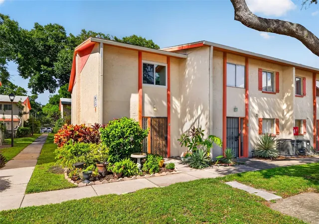 Photo 3 of Townhouse for sale at 1625 58th Terrace S #1, Saint Petersburg, FL 33712 | MLS# TB8549203 | Listing updated on 2026-10-21