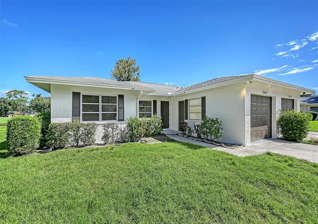 Photo 1 of Single family home for sale at 5513 Palm Aire Dr, Sarasota, FL 34243 | MLS# A4706317 | Listing updated on 2026-09-29