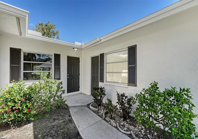 Photo 2 of Single family home for sale at 5513 Palm Aire Dr, Sarasota, FL 34243 | MLS# A4706317 | Listing updated on 2026-09-29
