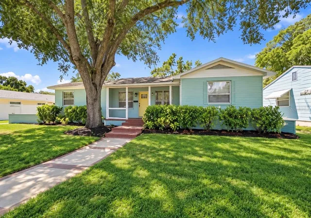 Photo 4 of Single family home for sale at 3022 1st Street N, Saint Petersburg, FL 33704 | MLS# TB8549211 | Listing updated on 2026-10-04