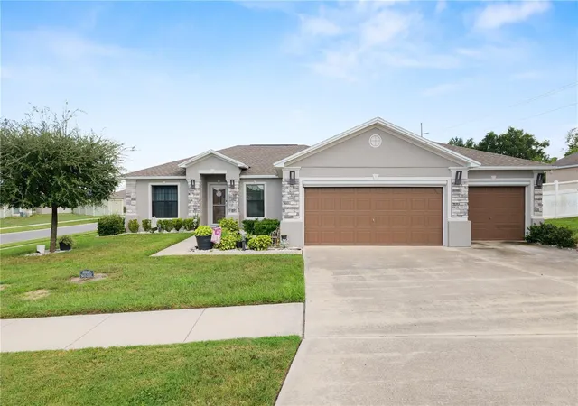 Photo 1 of Single family home for sale at 215 Chicago Ave W, Haines City, FL 33844 | MLS# L4965113 | Listing updated on 2026-09-25