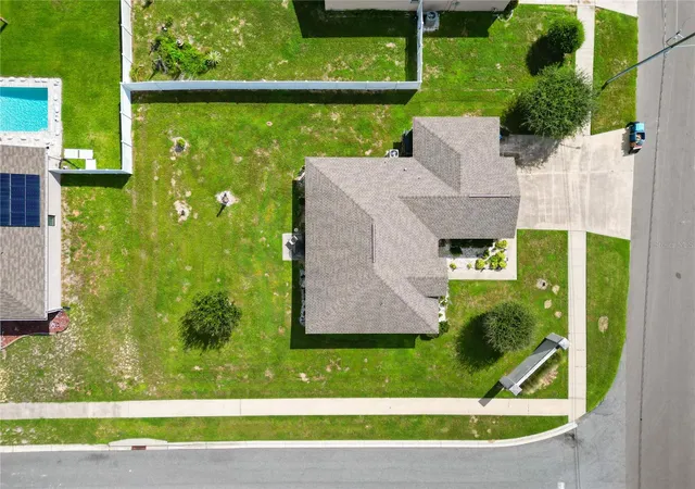 Photo 3 of Single family home for sale at 215 Chicago Ave W, Haines City, FL 33844 | MLS# L4965113 | Listing updated on 2026-09-25