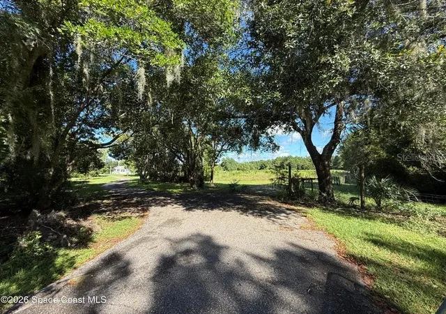 Photo 3 of Sale Pending at 572 N Pine St, Pierson, FL 32180 | MLS# O6442382 | Listing updated on 2026-10-05