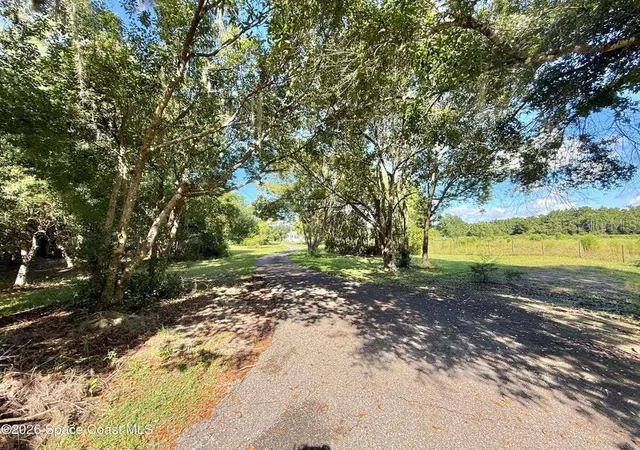 Photo 4 of Sale Pending at 572 N Pine St, Pierson, FL 32180 | MLS# O6442382 | Listing updated on 2026-10-05