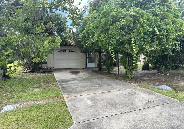 Single family home for sale at 306 Oak Ln Pass, OCALA, FL 34472 | MLS# OM732373