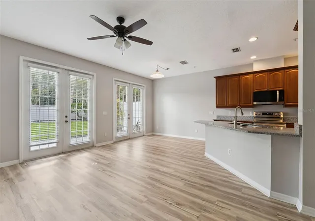 Photo 3 of Townhouse for sale at 512 Pinebranch Cir, Winter Springs, FL 32708 | MLS# O6442383 | Listing updated on 2026-09-19