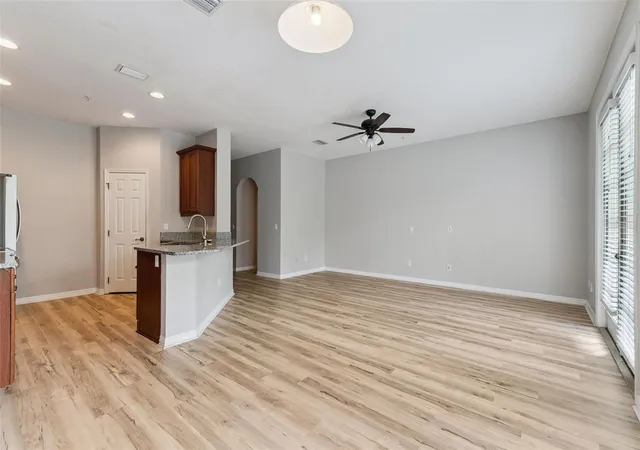 Photo 4 of Townhouse for sale at 512 Pinebranch Cir, Winter Springs, FL 32708 | MLS# O6442383 | Listing updated on 2026-09-19