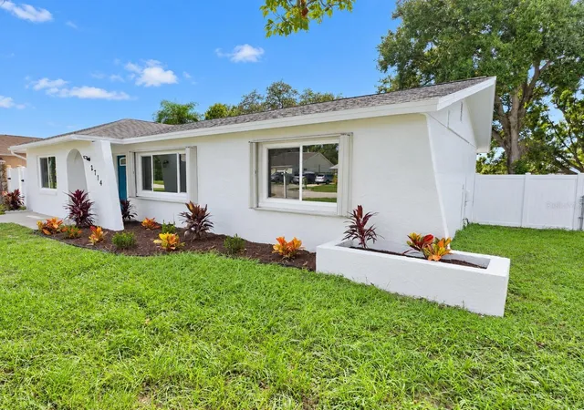 Photo 3 of Single family home for sale at 2714 Mary Sue St SW, Largo, FL 33774 | MLS# TB8549216 | Listing updated on 2026-10-07