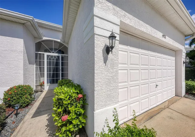 Photo 4 of Single family home for sale at 4933 Thames Ln, Sarasota, FL 34238 | MLS# A4706322 | Listing updated on 2026-09-23