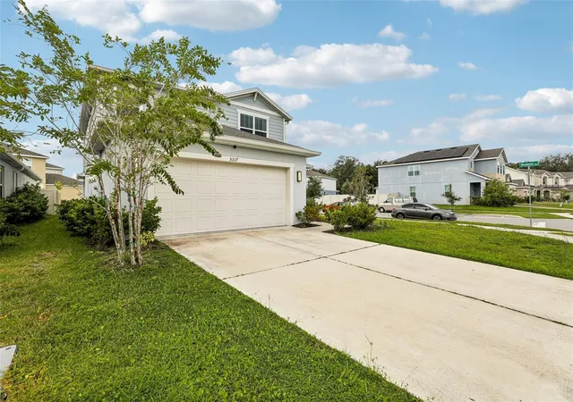 Photo 3 of Single family home for sale at 5317 Royal Point Ave, Kissimmee, FL 34746 | MLS# O6442388 | Listing updated on 2026-09-19