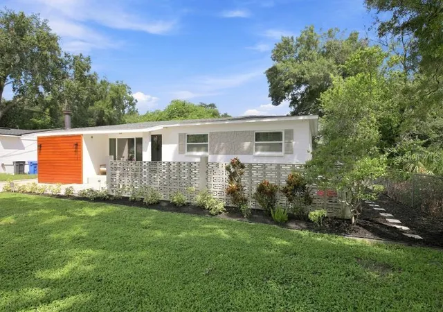Photo 3 of Single family home for sale at 2313 Carroll Pl, Tampa, FL 33612 | MLS# O6442389 | Listing updated on 2026-10-07