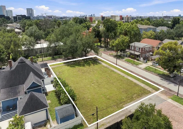 Photo 4 of Land for sale at 109 W Frances Ave, Tampa, FL 33602 | MLS# TB8549226 | Listing updated on 2026-09-24