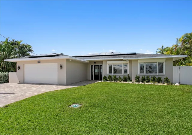 Photo 1 of Single family home for sale at 7989 Causeway Blvd N, Saint Petersburg, FL 33707 | MLS# TB8549228 | Listing updated on 2026-09-22