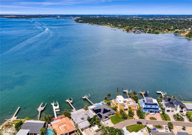 Photo 2 of Single family home for sale at 7989 Causeway Blvd N, Saint Petersburg, FL 33707 | MLS# TB8549228 | Listing updated on 2026-09-22