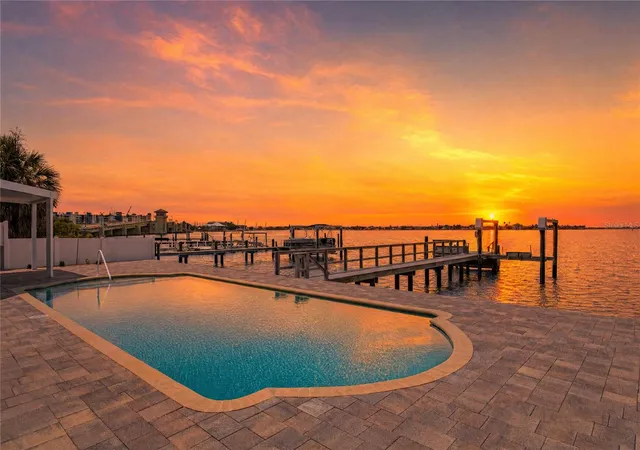 Photo 3 of Single family home for sale at 7989 Causeway Blvd N, Saint Petersburg, FL 33707 | MLS# TB8549228 | Listing updated on 2026-09-22