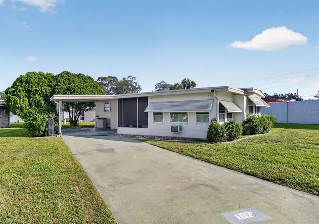 Manufactured home for sale at 107 Diamond Head Dr, LEESBURG, FL 34788 | MLS# G5117877