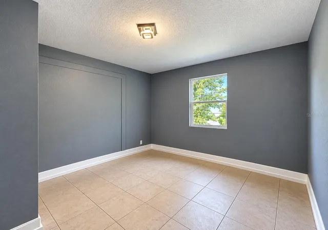 Photo 4 of Single family home for sale at 634 Aberdeen St, Daytona Beach, FL 32114 | MLS# O6442404 | Listing updated on 2026-10-07