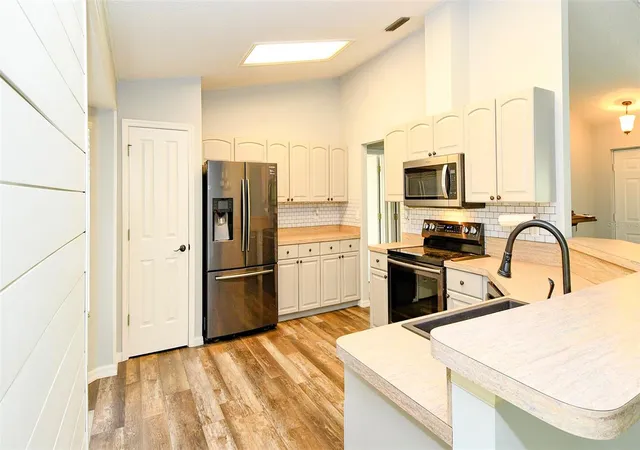 Photo 3 of Single family home for sale at 12525 Pine Glen Dr, Leesburg, FL 34788 | MLS# G5117879 | Listing updated on 2026-10-20
