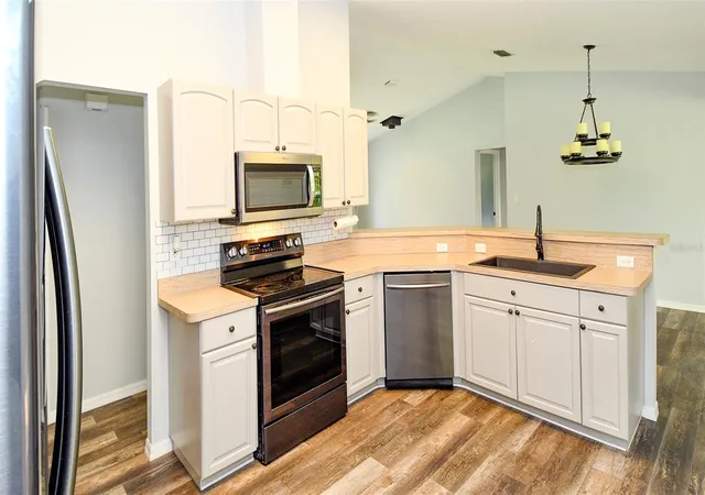 Photo 3 of Single family home for sale at 12525 Pine Glen Dr, Leesburg, FL 34788 | MLS# G5117879 | Listing updated on 2026-10-20