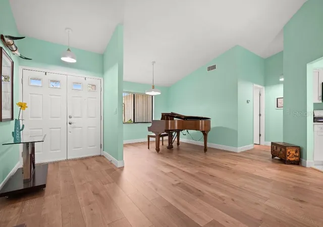 Photo 4 of Single family home for sale at 2109 Cypress Point Dr N, Clearwater, FL 33763 | MLS# TB8549250 | Listing updated on 2026-09-23
