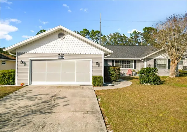 Photo 1 of Sale Pending at 421 W Blueflax Ct, Beverly Hills, FL 34465 | MLS# CC857955 | Listing updated on 2026-10-08
