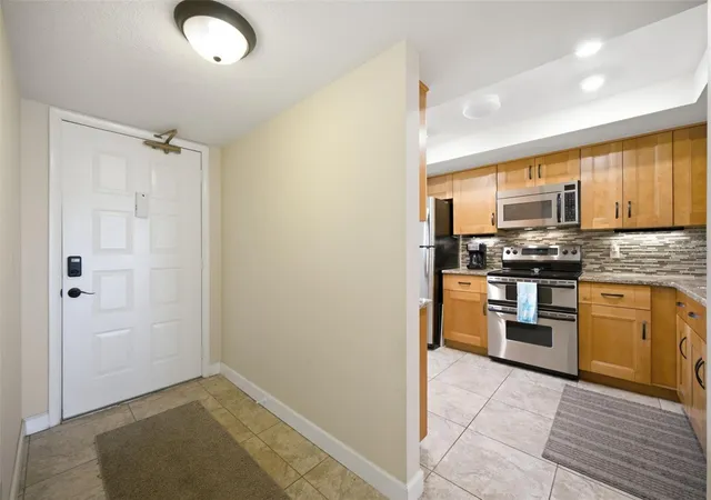 Listing Photo 5 - Condo for sale in building located at 11730 Shipwatch Dr, LARGO, FL 33774 - Unit #207