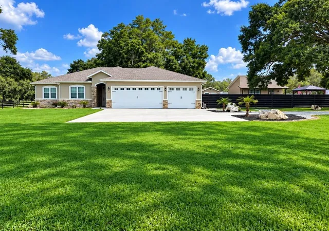 Photo 3 of Single family home for sale at 7557 Sw 86th Lane, Ocala, FL 34476 | MLS# A4706336 | Listing updated on 2026-10-05