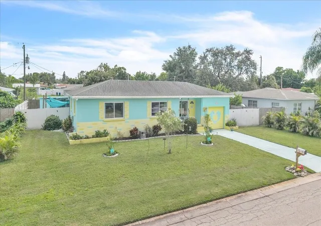 Photo 3 of Single family home for sale at 1101 Lemonwood Ave, Bradenton, FL 34207 | MLS# A4706337 | Listing updated on 2026-09-19