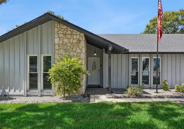 Photo 4 of Single family home for sale at 207 Harrogate Pl, Longwood, FL 32779 | MLS# O6442436 | Listing updated on 2026-10-04