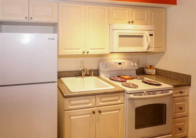 Listing Photo 4 - Condo for sale in building located at 22302 Vick St, CHARLOTTE HARBOR, FL 33980 - Unit #220