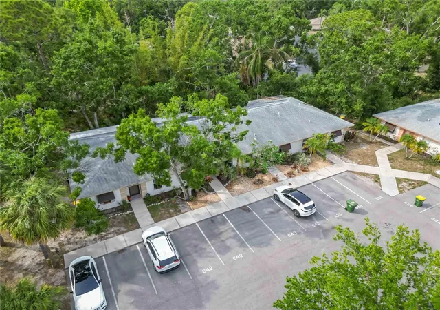 Photo 19 of Condo for sale at 642 N Jefferson Ave #13, SARASOTA, FL 34237 | MLS# A4706344 | Listing updated on 2026-09-23