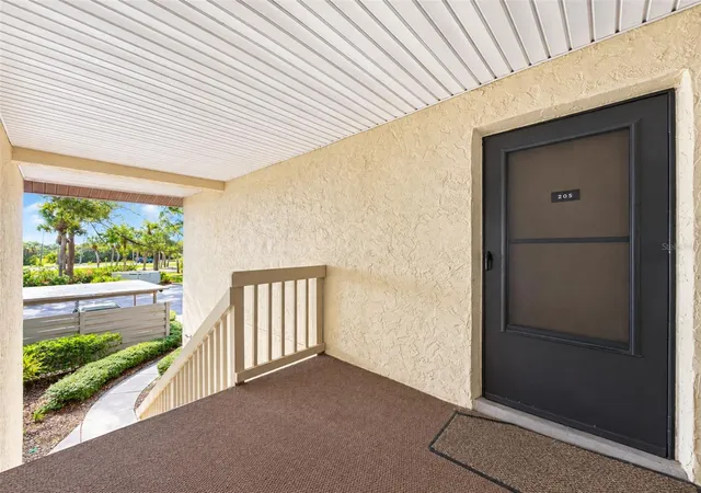 Listing Photo 5 - Condo for sale in building located at 642 Bird Bay Dr E, Venice, FL 34285 - Unit #205