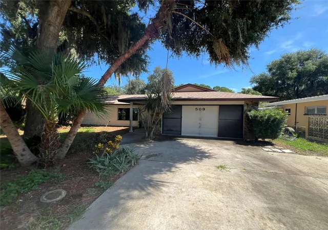 Photo 2 of Single family home for sale at 509 Jackson St, Eustis, FL 32726 | MLS# G5117885 | Listing updated on 2026-10-04
