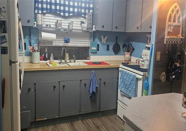 Photo 3 of Manufactured home for sale at 11110 Se 66th Terrace, Belleview, FL 34420 | MLS# OM732385 | Listing updated on 2026-09-19