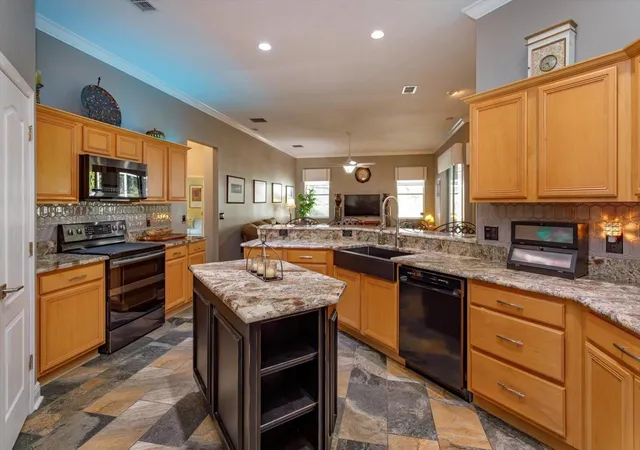 Photo 3 of Single family home for sale at 536 Avon Glade Pl, Sanford, FL 32771 | MLS# O6442466 | Listing updated on 2026-10-07