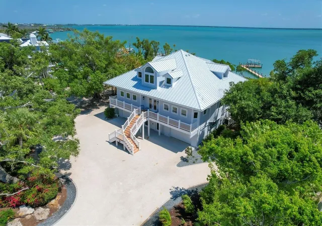 Photo 4 of Single family home for sale at 19 Grouper Hole Dr, Boca Grande, FL 33921 | MLS# D6148797 | Listing updated on 2026-10-08