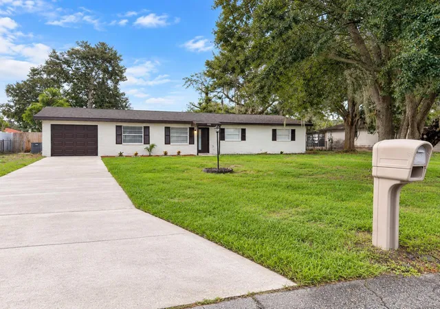 Photo 1 of Single family home for sale at 1515 Stacy Dr, Lakeland, FL 33801 | MLS# TB8549295 | Listing updated on 2026-09-17