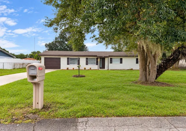 Photo 2 of Single family home for sale at 1515 Stacy Dr, Lakeland, FL 33801 | MLS# TB8549295 | Listing updated on 2026-09-17