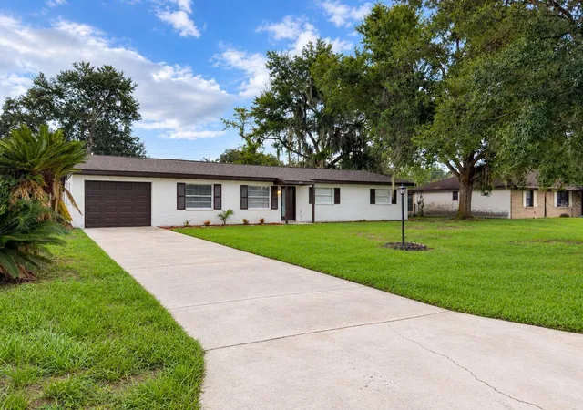 Photo 3 of Single family home for sale at 1515 Stacy Dr, Lakeland, FL 33801 | MLS# TB8549295 | Listing updated on 2026-09-17