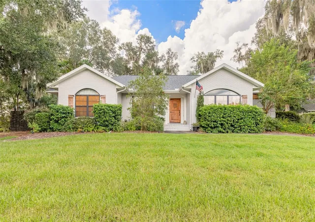 Photo 1 of Single family home for sale at 208 W Stetson Ave, Deland, FL 32720 | MLS# V4951324 | Listing updated on 2026-10-01