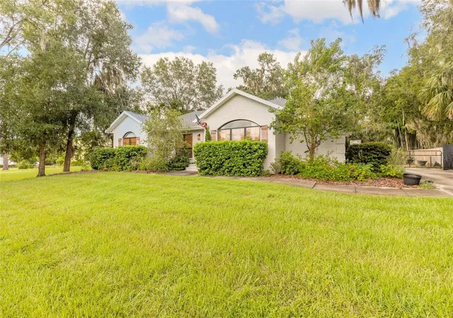 Photo 3 of Single family home for sale at 208 W Stetson Ave, Deland, FL 32720 | MLS# V4951324 | Listing updated on 2026-10-01