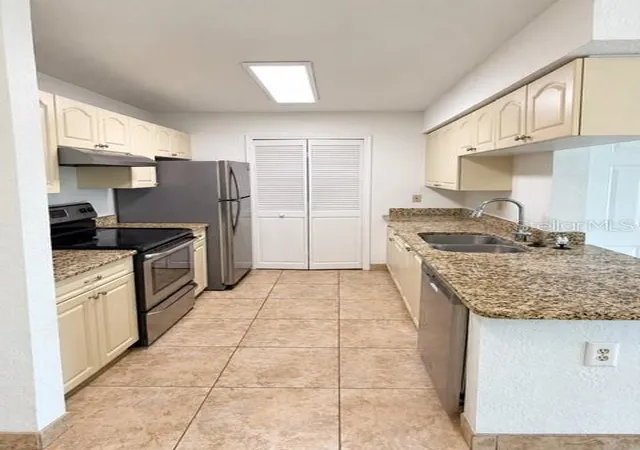 Photo 4 of Condo for sale at 2550 N Alafaya Trl #6305, Orlando, FL 32826 | MLS# FC321512 | Listing updated on 2026-09-21