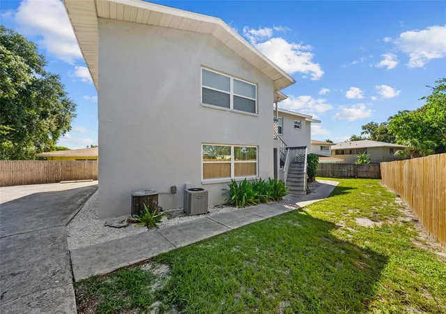 Photo 3 of Sale Pending at 1229 Franklin Cir Se, Clearwater, FL 33756 | MLS# TB8549307 | Listing updated on 2026-09-24