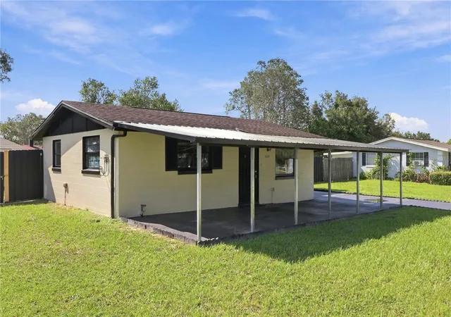 Photo 3 of Single family home for sale at 3770 SW 147th Lane Rd, Ocala, FL 34473 | MLS# OM732391 | Listing updated on 2026-09-19