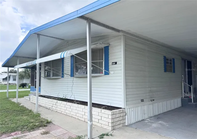 Photo 3 of Manufactured home for sale at 15407 Brookridge Blvd, Brooksville, FL 34613 | MLS# W7889588 | Listing updated on 2026-09-18